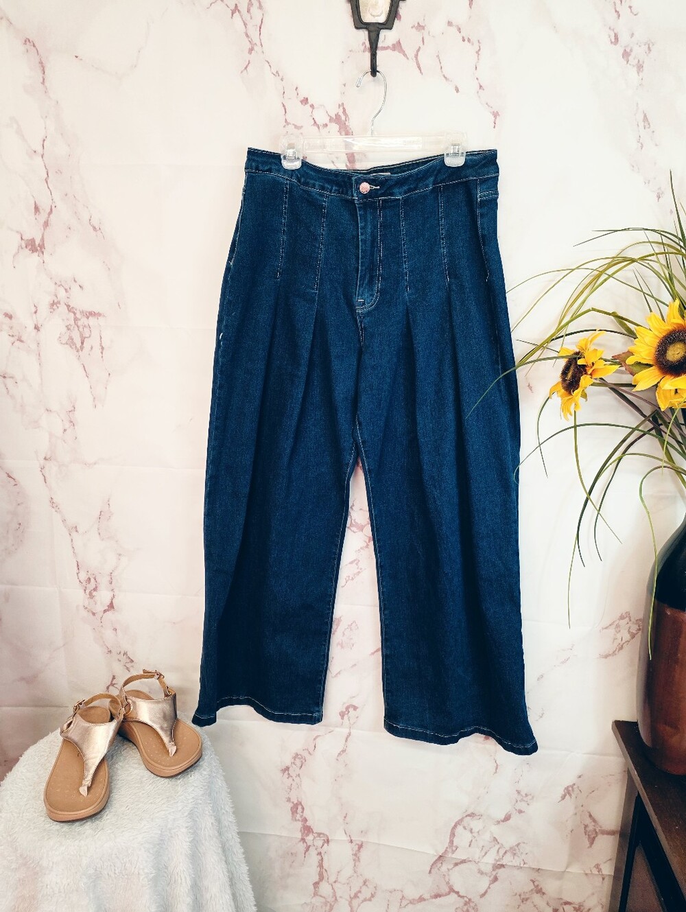 Rosewood Pleated Wide Leg Cropped Jeans Size 12/30 Dark Wash Denim - Picture 2 of 5